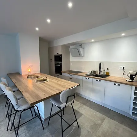 Rez-de-villa Avec Terrasse Privative Sur Jardin Appartement Ajaccio (Corsica)